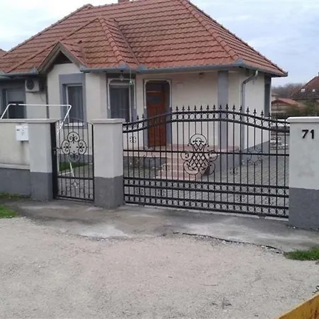 Ferienhaus House And In Balaton 19032 *